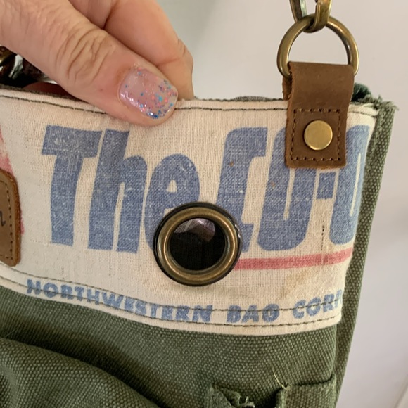 Selina Vaughan Studios green canvas repurposed upcycled grain bag crossbody bag - Picture 5 of 12